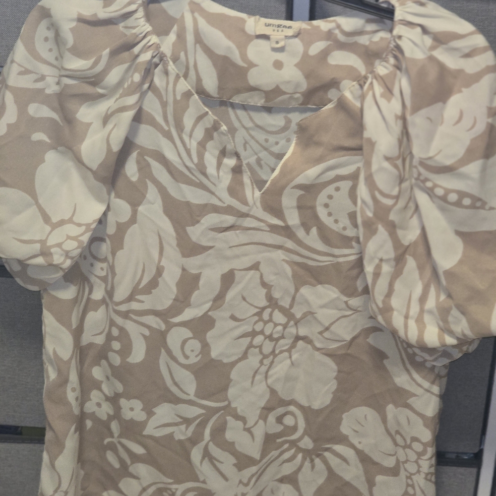 Umgee Cream and Tan Floral Puff Sleeve Blouse